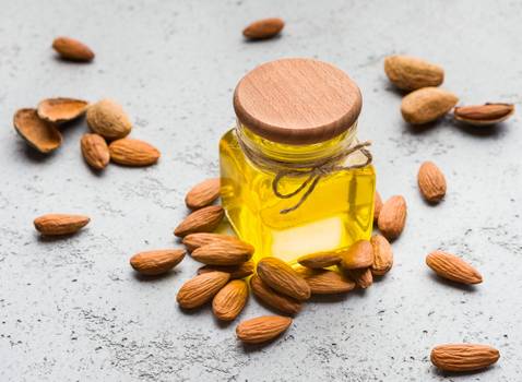  Almond oil: The benefits beyond moisturizing
