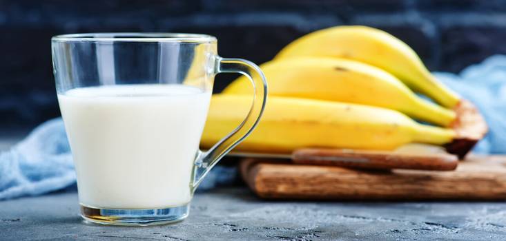  Bananmjölk: fördelar och hur man gör den hemma