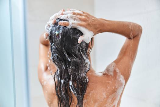  Lär dig mer om fördelarna med att använda saltlösning i håret