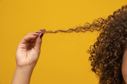  Frissigt hår: känn till orsakerna och hur du undviker dem