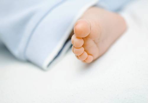  Hur klär man en nyfödd bebis i enlighet med temperaturen?